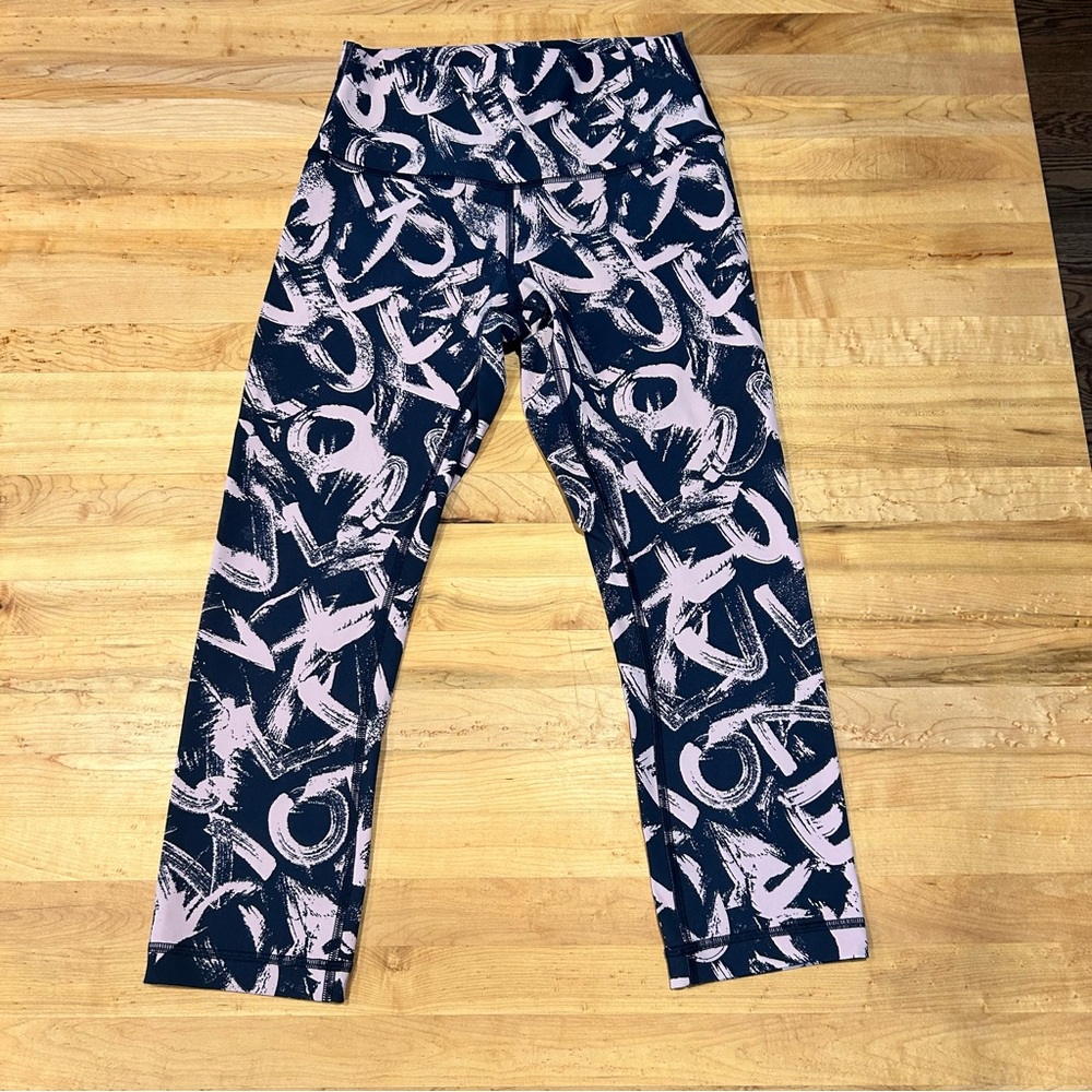 Lululemon Athletica Blue and Pink Cropped Wunder Under